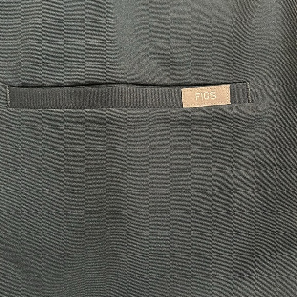 NWT FIGS Casma 3 pocket scrub top - Picture 3 of 3